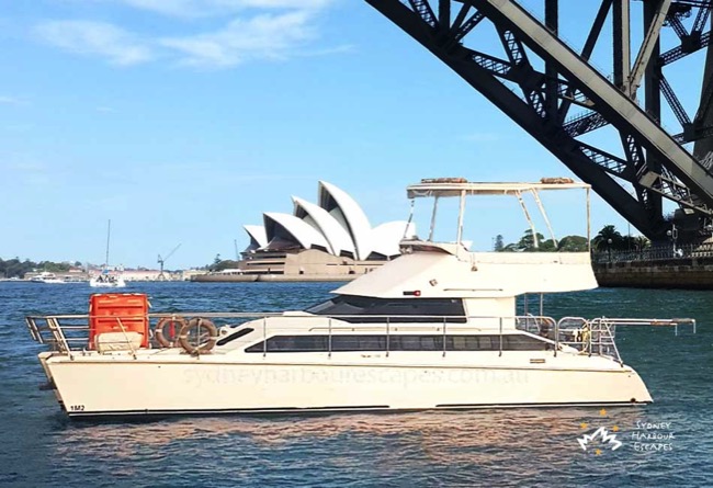 Cloud 9 - Cruising in front of the Sydney Opera House