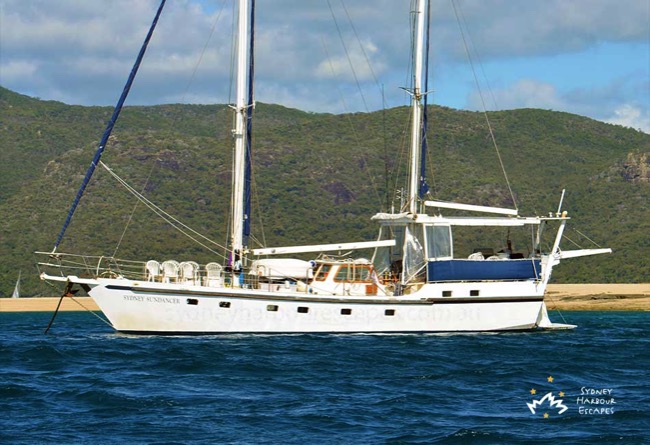 Sydney Sundancer Cruising in Whitsundays 